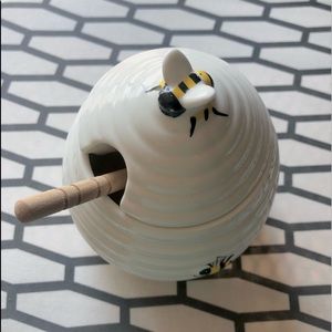 Honey container with dipper